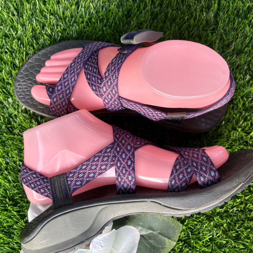 CHACO'S STRAPPY PURPLE PATTERNED SANDALS GUC 7 ARCH SUPPORT